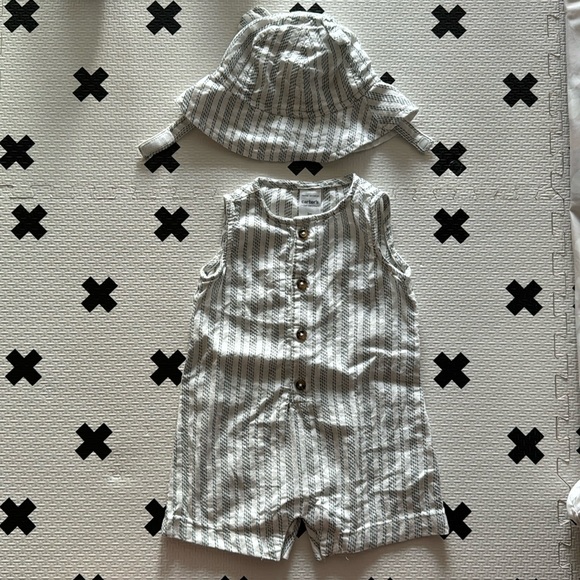 Carter’s 3m striped sleeveless romper and hat set - Picture 1 of 5